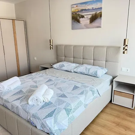 Azure Lazur 2bd Lejlighed *